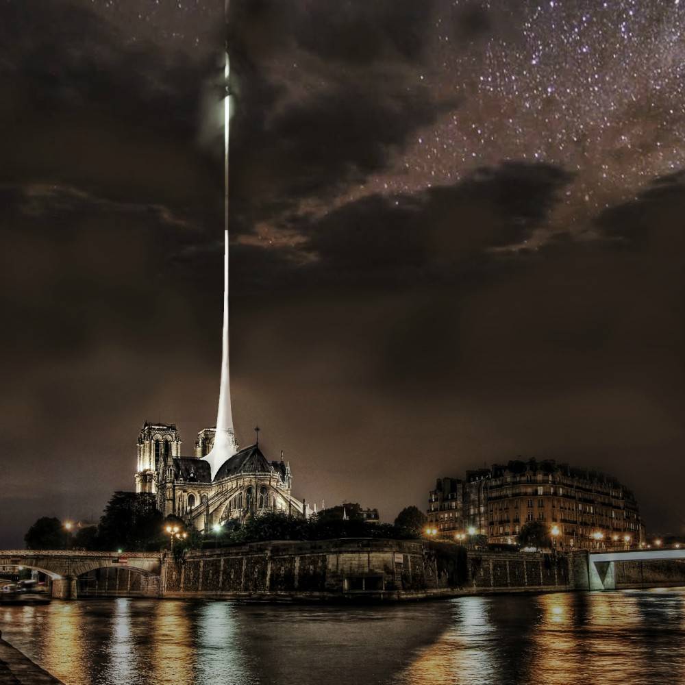 Notre Dame París UN HAZ DE LUZ